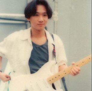 beyond黄家驹死前最后一场演唱会,beyond黄家驹1993葬礼全程记录