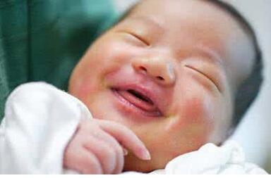 新生婴儿的脸变黄是怎么回事,刚出生小宝宝脸黄是怎么回事啊