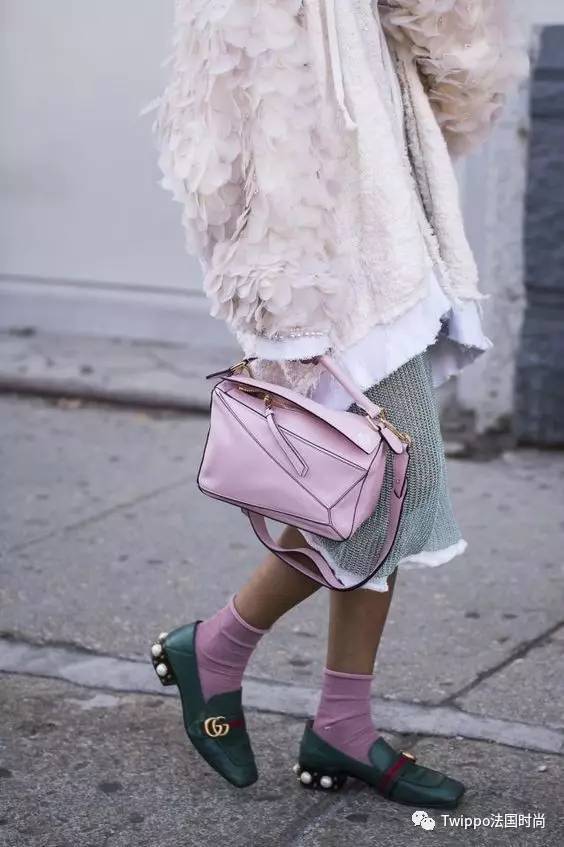 给男人穿蕾丝,被女人各种撩,这个最高颜值设计师有点污