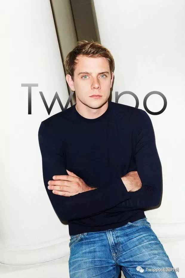 给男人穿蕾丝,被女人各种撩,这个最高颜值设计师有点污