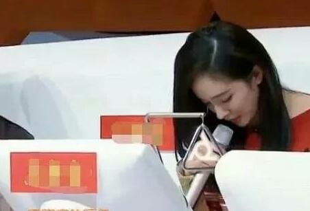 杨幂脚臭又拿来炒作？在节目中还炒鸡花痴？