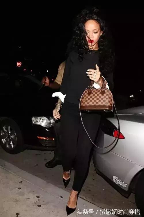 leboy包包黑色好看还是灰色好看,最近流行lv手提包