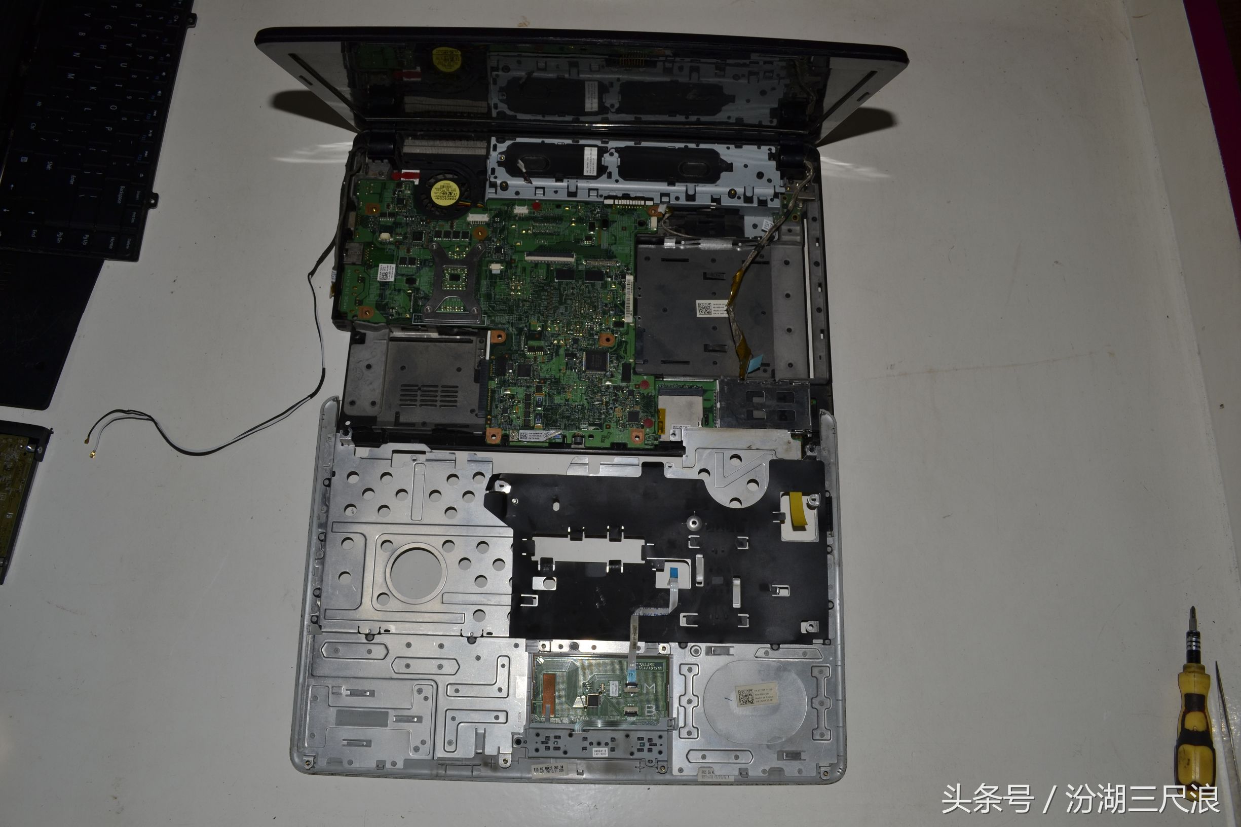 dell1440笔记本拆机教程,戴尔1440笔记本拆解