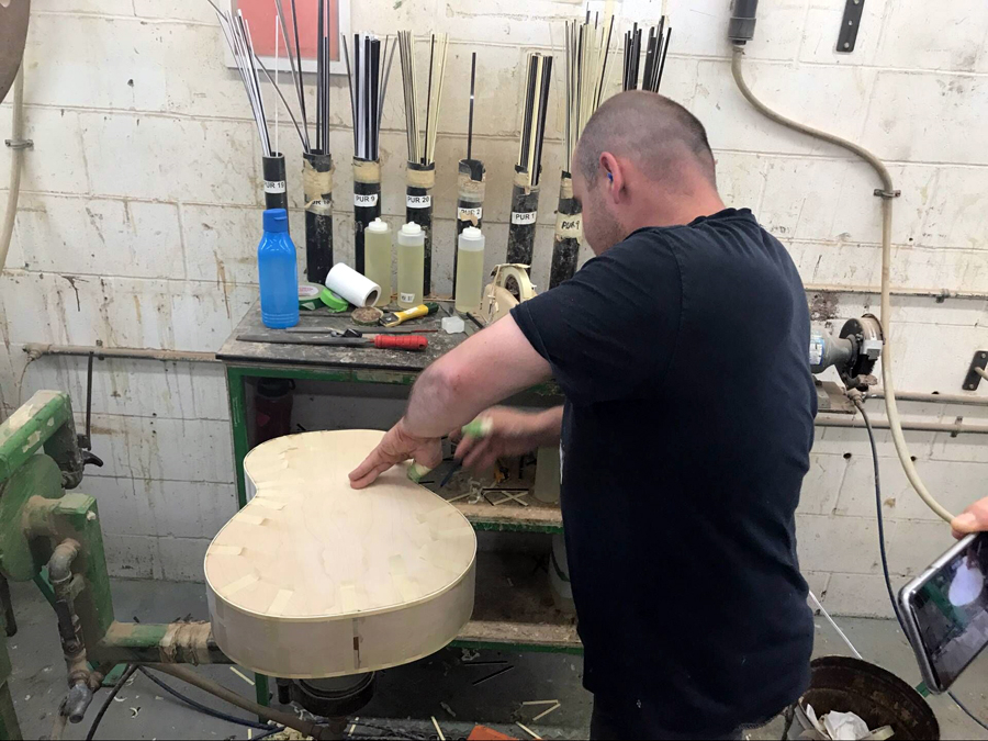 极速快报：弘力乐器2017加拿大Godin吉他工厂参观第一天