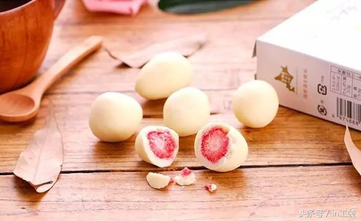 偷偷吃一口零食，拯救办公室无聊的下午