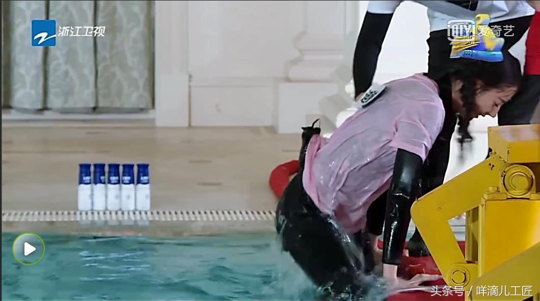 跑男第9期：热巴落水鹿晗伸手又缩回的细节，鹿晗在怕什么