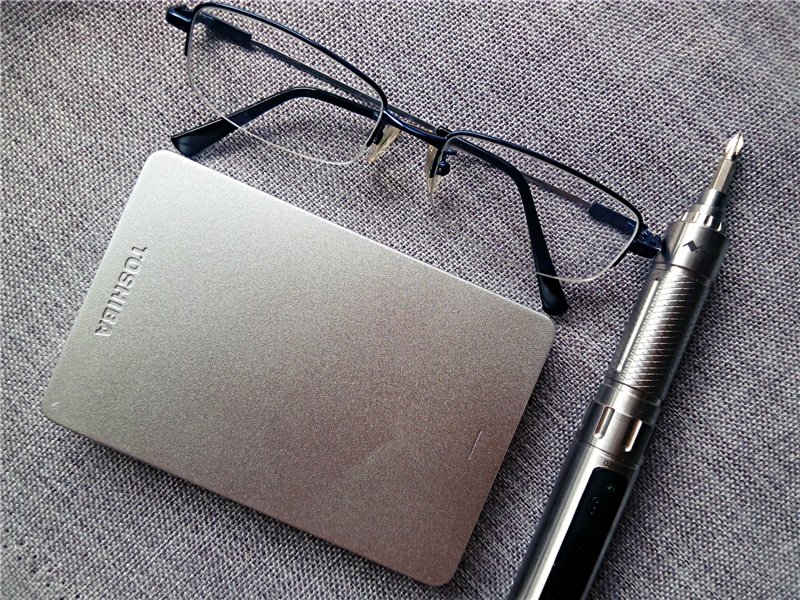 东芝移动硬盘测评推荐,东芝新小黑硬盘评测