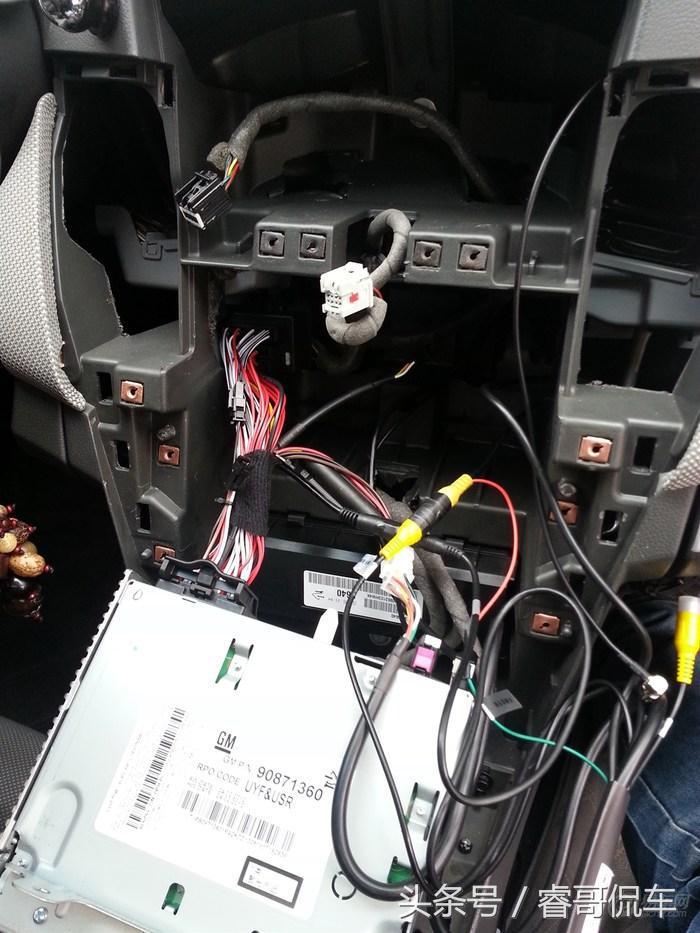 没钱买高配只能自己动手了！科鲁兹车主加装大屏导航倒车影像