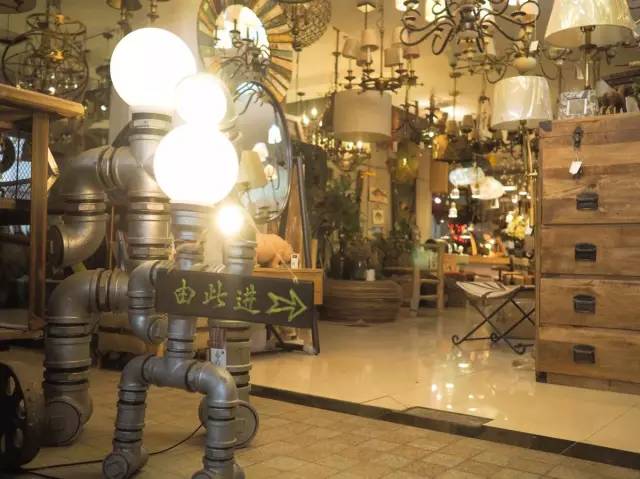杭州老东站有家深藏不露的灯具店,堪称一本流动的生活美学指南