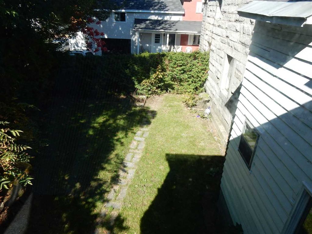 18世纪老房子横跨美加边境，花10万美元移民置业一次搞定