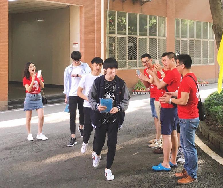 王俊凯考试的样子,王俊凯考试细节曝光