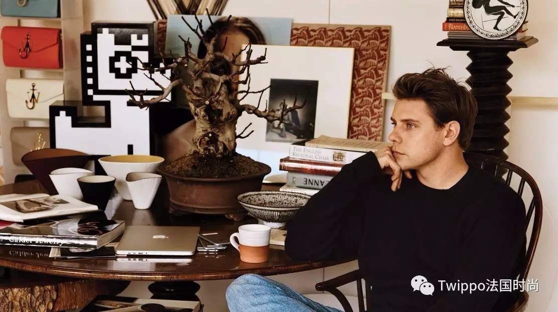 给男人穿蕾丝,被女人各种撩,这个最高颜值设计师有点污