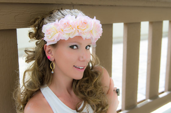 塑料仿真花头饰批发,花环头饰批发工厂哪里有