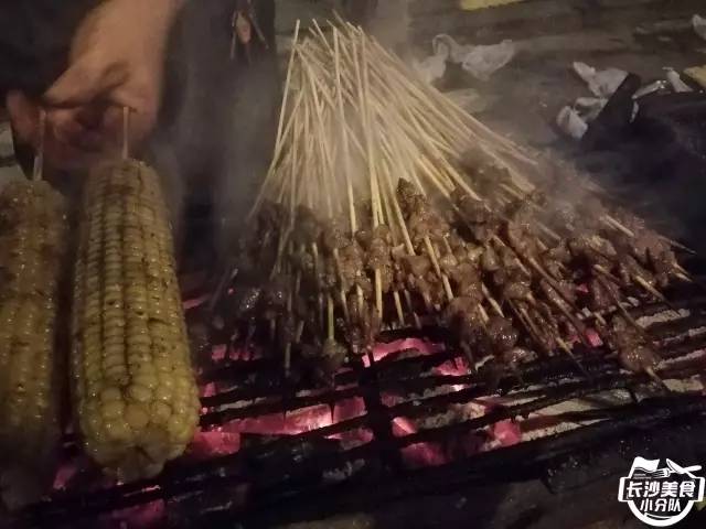 长沙好吃的湘西烤串,长沙打卡正宗湘西烧烤