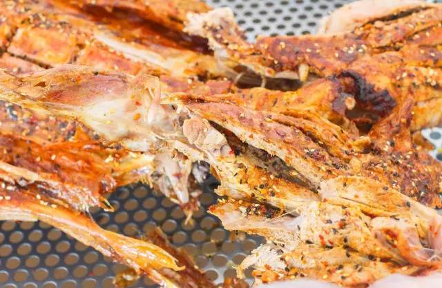 单手撕烤全羊,徒手吃烤全羊完整视频