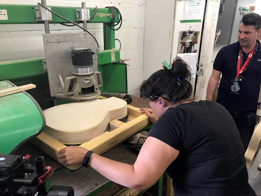 极速快报：弘力乐器2017加拿大Godin吉他工厂参观第一天