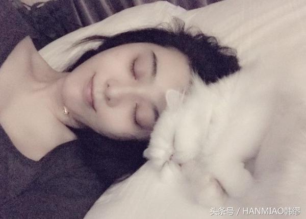 范冰冰晒九宫格睡衣自拍,范冰冰敷着面膜