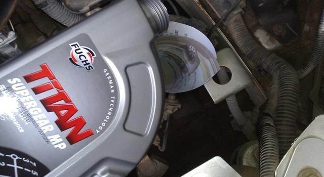 长安逸动手动换变速箱油视频教程,雪佛兰爱唯欧手动变速箱油怎么换