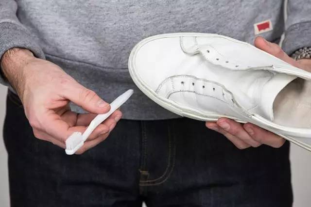 贴衣服的小妙招,柠檬汁能去除衣服发黄吗