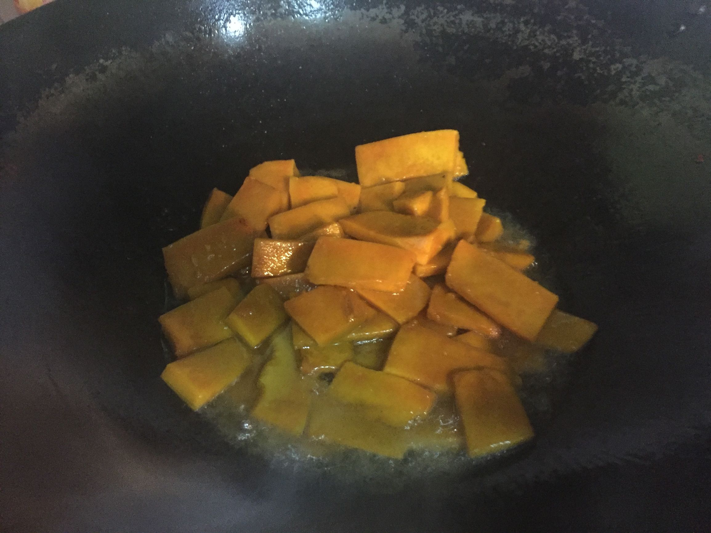 南瓜外酥里嫩南瓜饼吃着越吃越香,别总吃主食