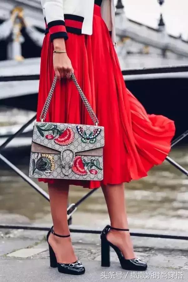 leboy包包黑色好看还是灰色好看,最近流行lv手提包