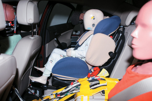 安全座椅和提篮哪个实用,安全座椅跟提篮哪个好