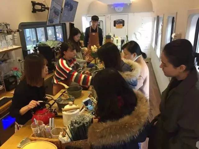 复旦才子在火车上用咖啡机做了一杯茶,年入300万