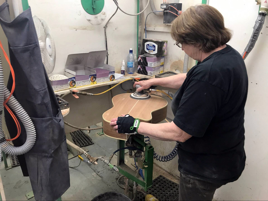 极速快报：弘力乐器2017加拿大Godin吉他工厂参观第一天