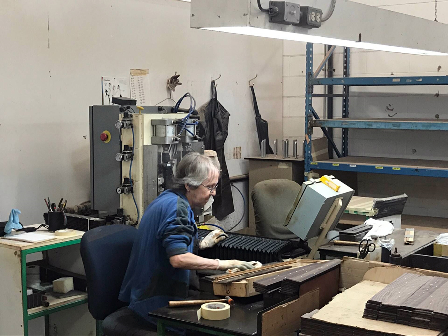 极速快报：弘力乐器2017加拿大Godin吉他工厂参观第一天