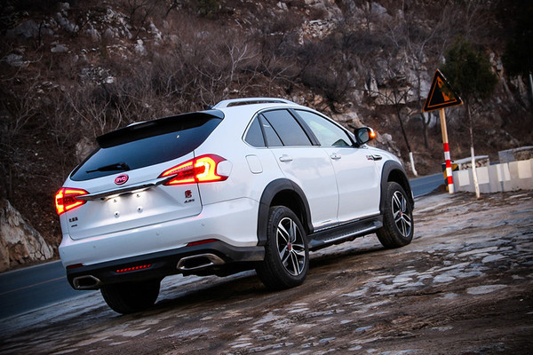 比亚迪车标变化史,比亚迪车内饰一言难尽