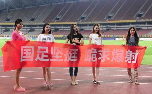 拳民神回复|大力鼠撕逼白大拿Glory现场大*动暴**