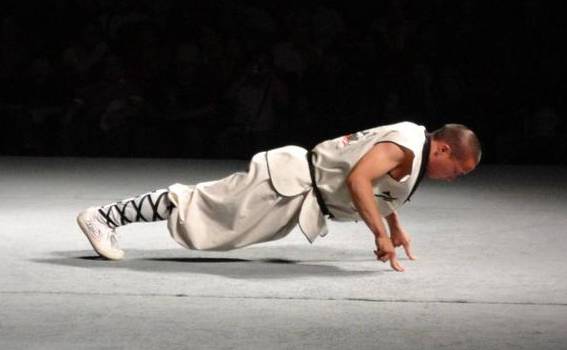 拳民神回复|大力鼠撕逼白大拿Glory现场大*动暴**