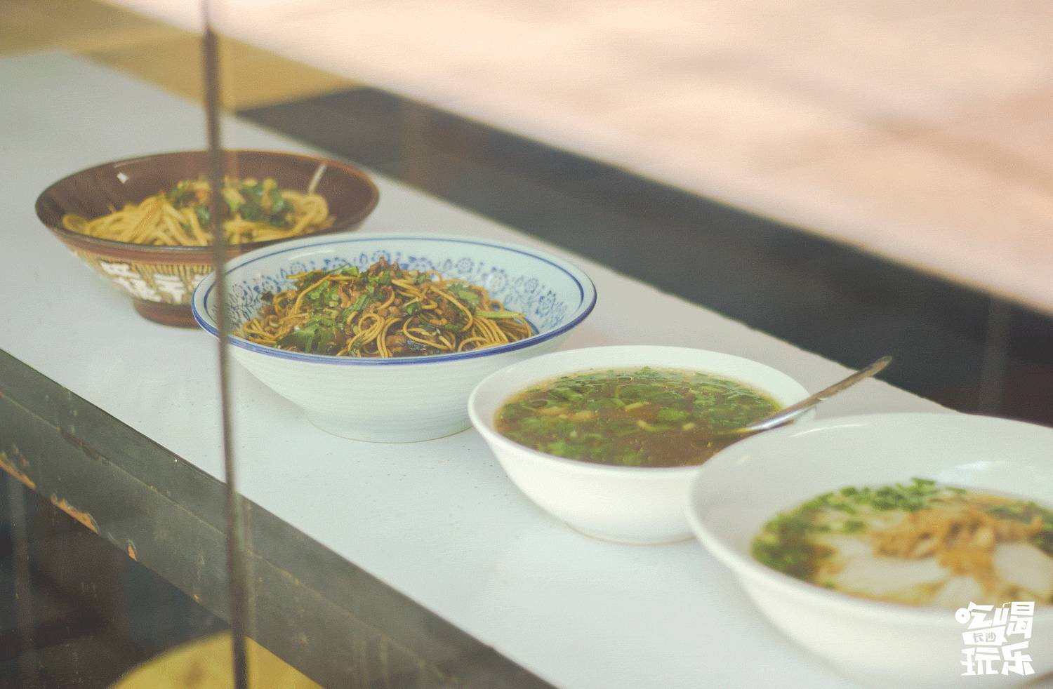 无数旅客的回忆,都停留在晓园路上这一碗碗地道小吃里