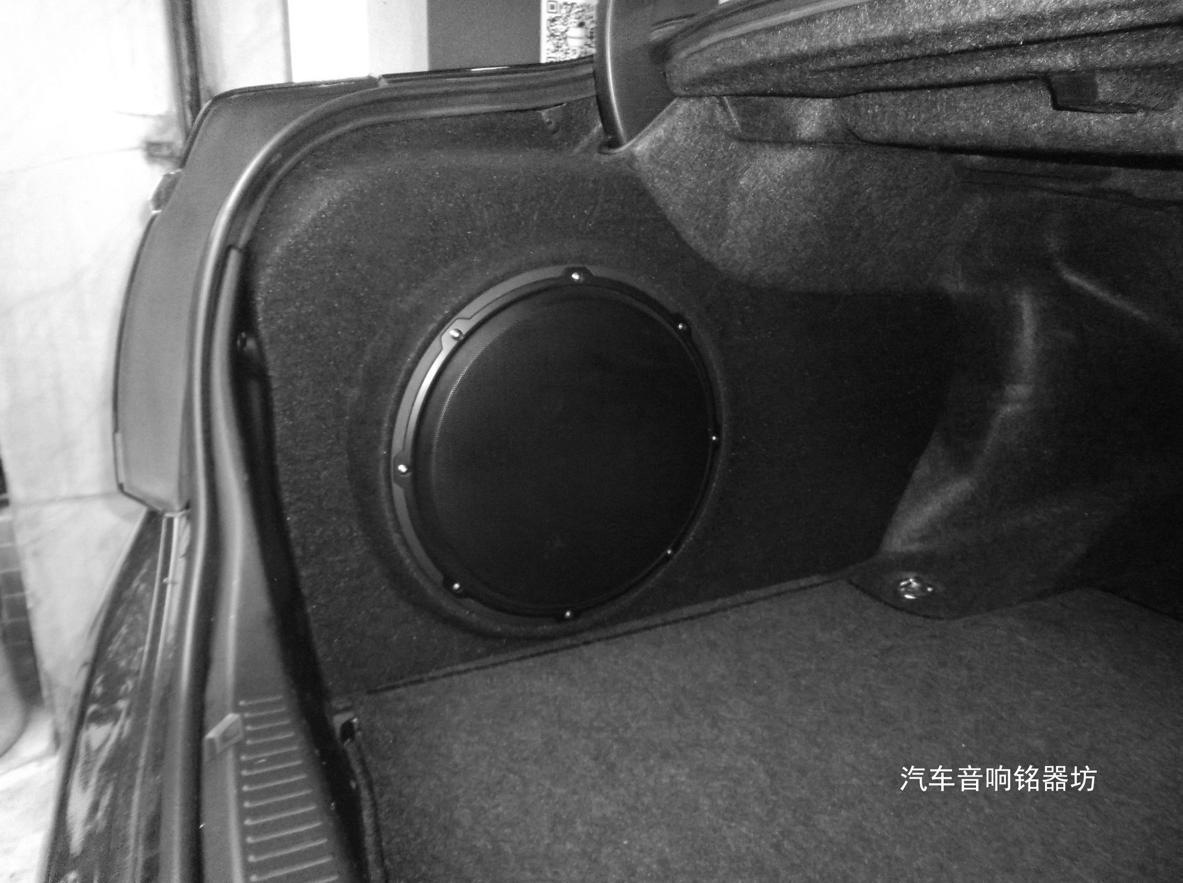 丰田皇冠升级丹拿342三分频喇叭与丹拿A6004汽车功放！宝安非常城市