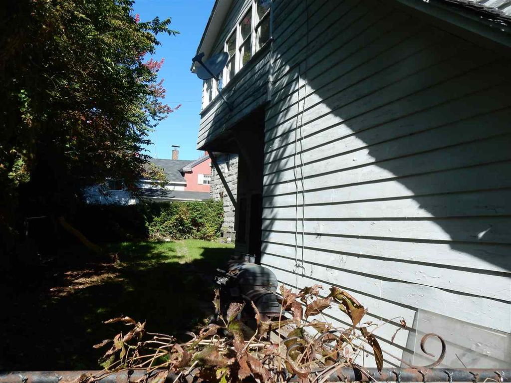 18世纪老房子横跨美加边境，花10万美元移民置业一次搞定