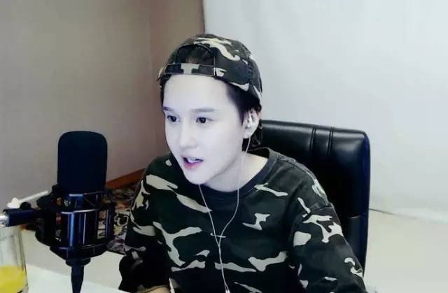 从赵本山女儿化身社会你球姐说起，为什么直播偏偏青睐东北人？