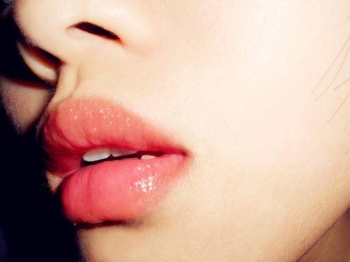 很多人嘴唇上有一道疤,为什么上嘴唇会多出一点肉