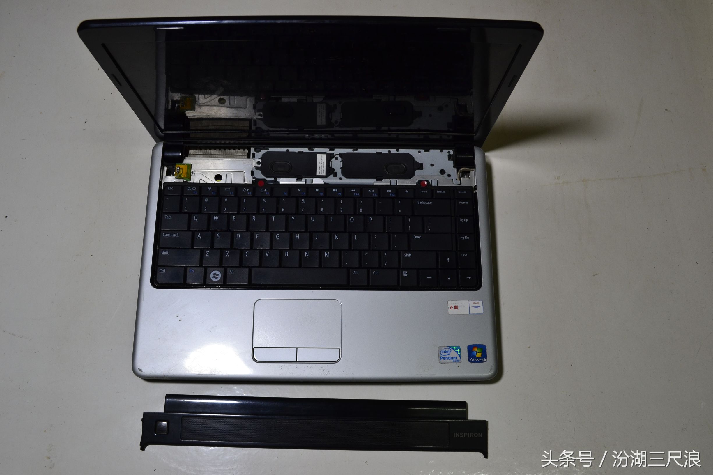 dell1440笔记本拆机教程,戴尔1440笔记本拆解
