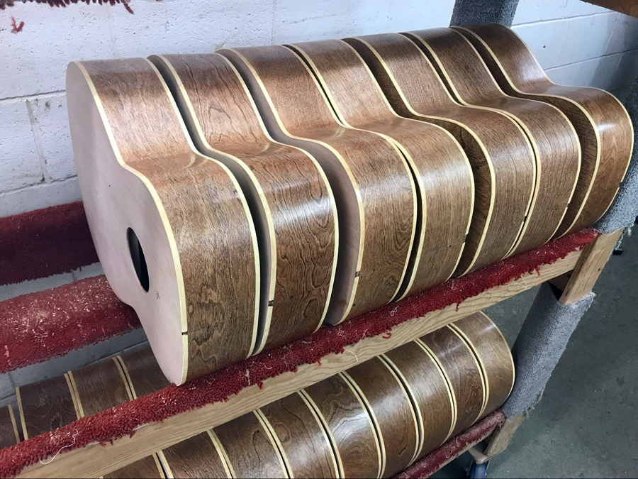 极速快报：弘力乐器2017加拿大Godin吉他工厂参观第一天