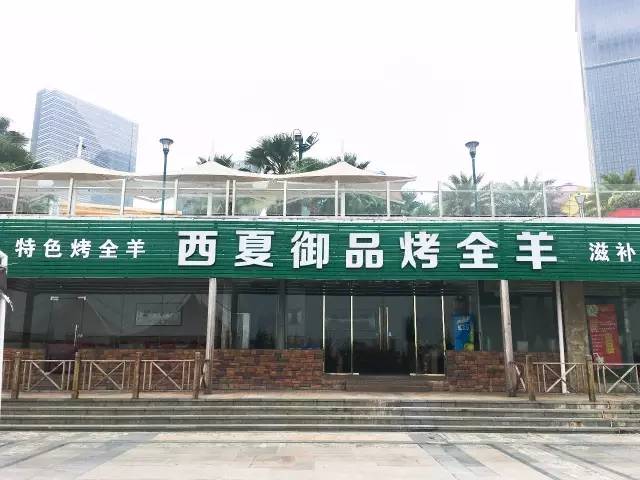 单手撕烤全羊,徒手吃烤全羊完整视频