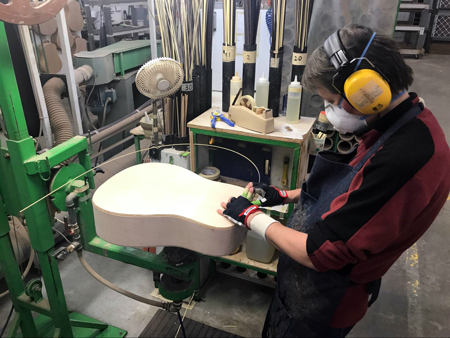 极速快报：弘力乐器2017加拿大Godin吉他工厂参观第一天