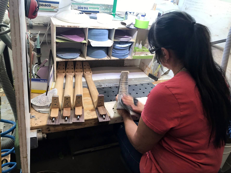 极速快报：弘力乐器2017加拿大Godin吉他工厂参观第一天