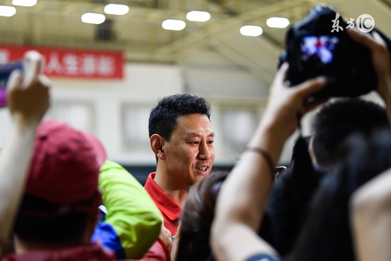 姚时代之中国男篮红队首次亮相3分惜败伊朗队