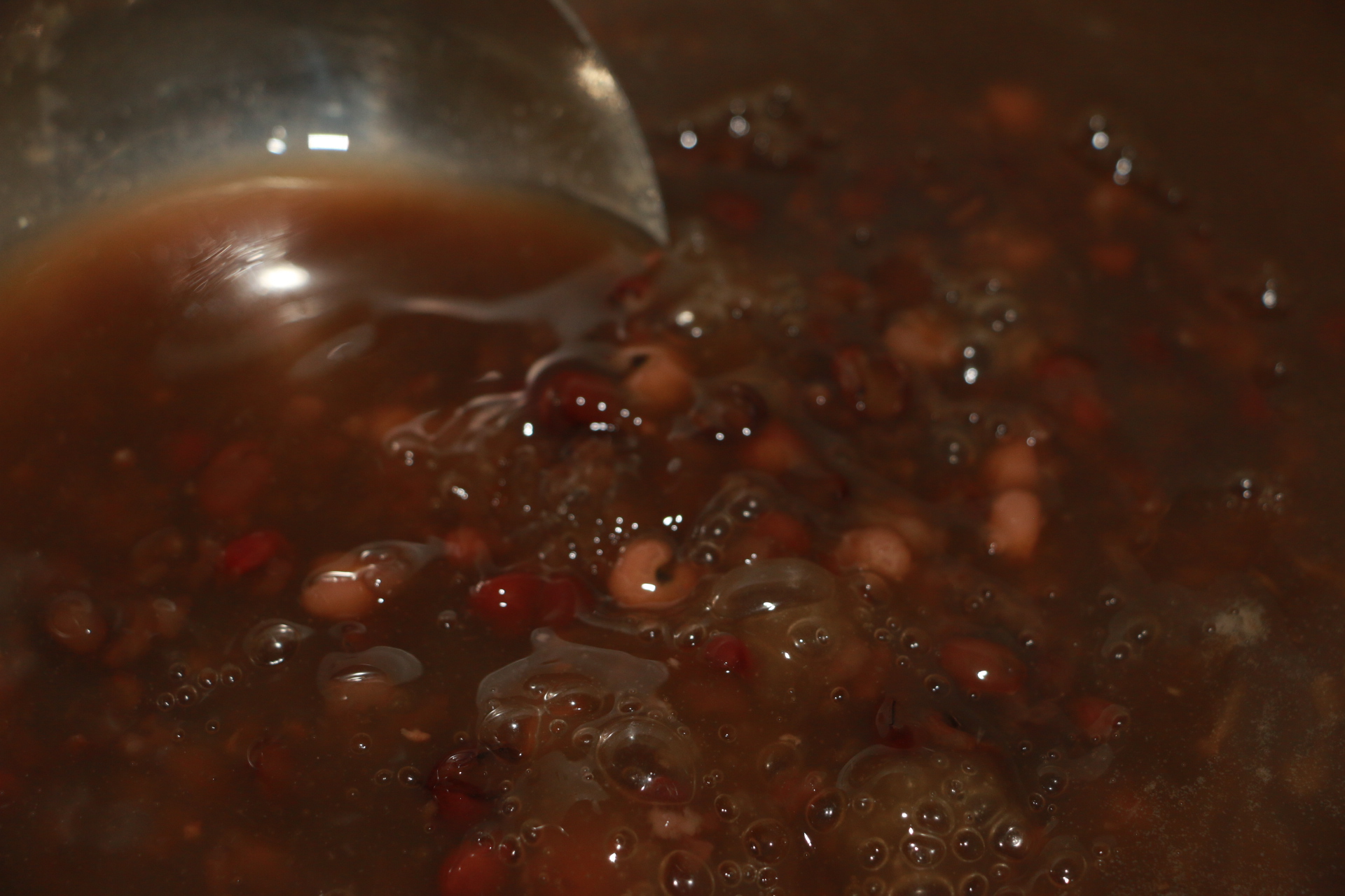 夏季薏米赤小豆煲汤,薏米赤小豆汤什么季节喝效果最好