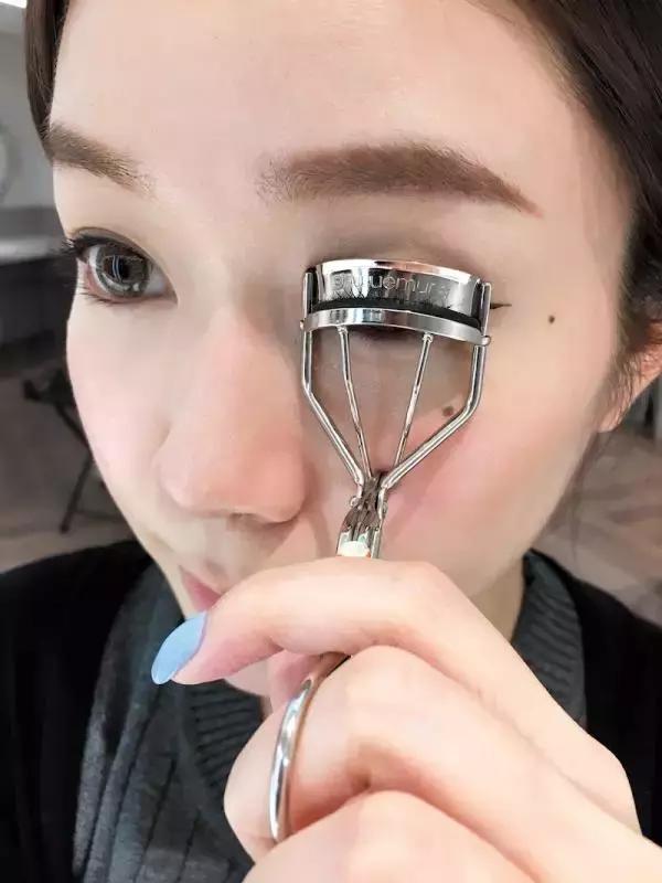 不会贴睫毛的小姐姐们看过来,不会贴假睫毛怎么把睫毛弄长