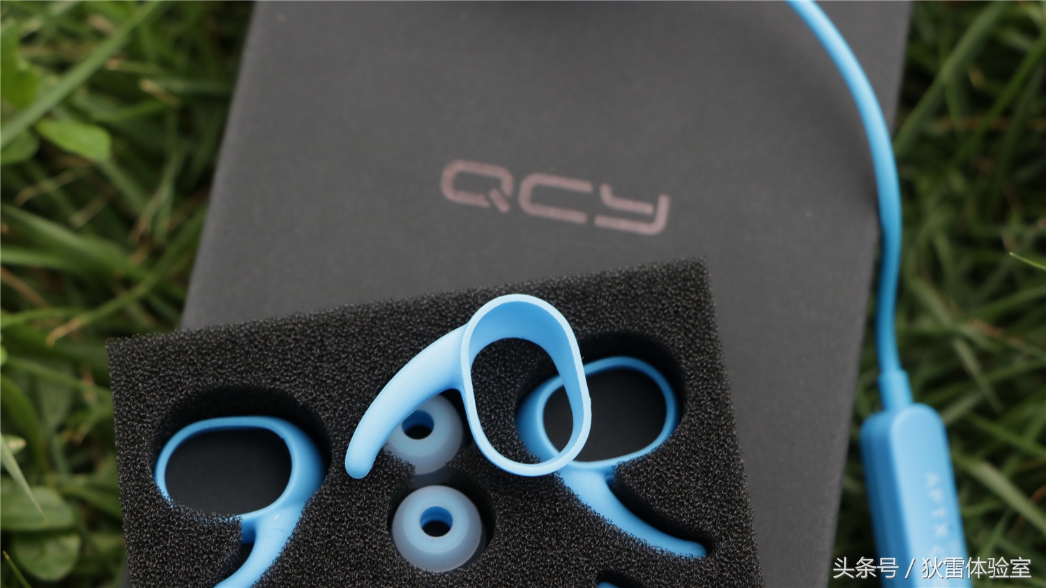 蓝牙耳机一直亮着蓝色是为什么,蓝牙耳机建议买哪一种款式