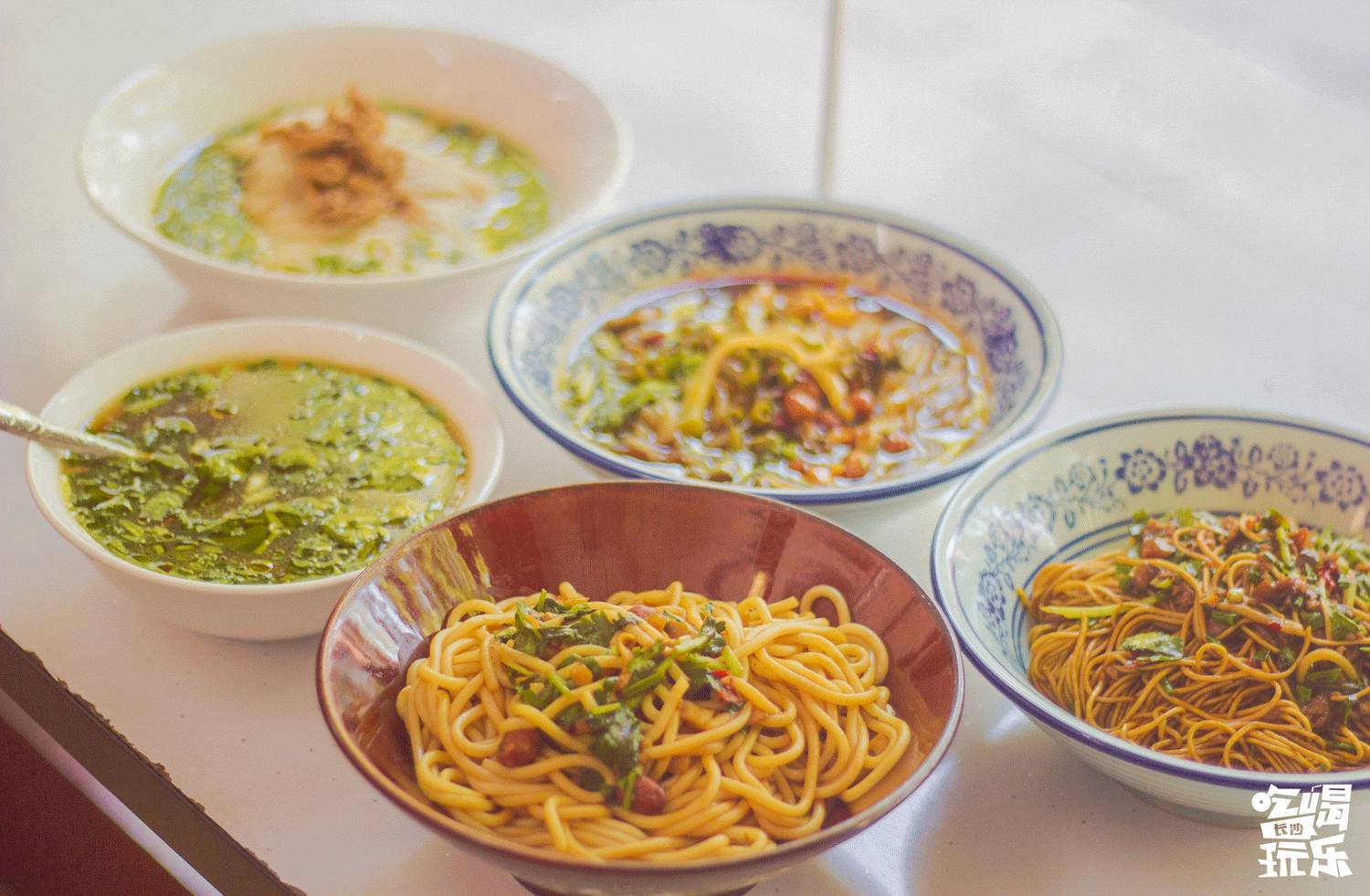 无数旅客的回忆,都停留在晓园路上这一碗碗地道小吃里