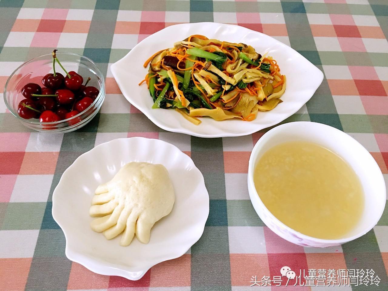 儿童感冒、咳嗽生病期间促康复调理食谱：杂菇鸡毛菜，附感冒套餐