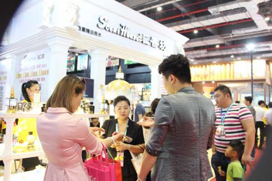 看汇香坊加盟店，是如何解除顾客抱怨的？