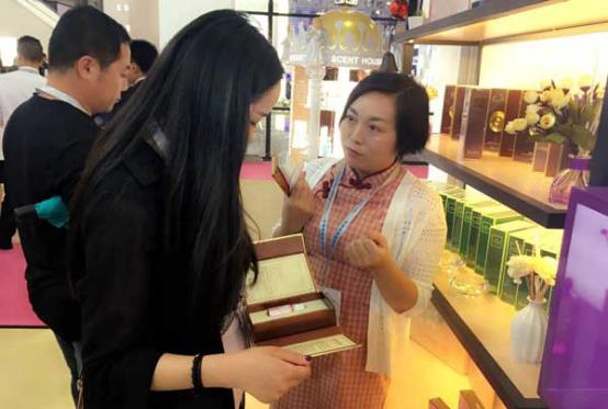 看汇香坊加盟店，是如何解除顾客抱怨的？